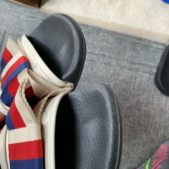 Gucci slides that have lots of life still. Needs a little cleaning. - Picture 6 of 7